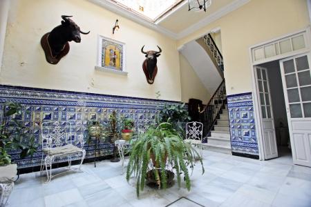 Casa sevillana con patio central en Arenal-Museo., 267 mt2, 8 habitaciones