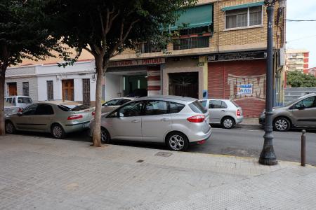 Local comercial muy amplio situado en la Calle Cardenal Benlloch., 60 mt2