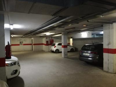 Places de parking i trasters a Enric Granados, 12 mt2