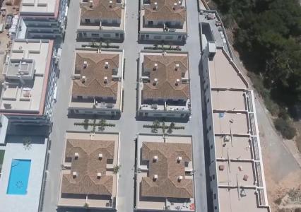 Adosados triplex en Villamartín con solarium privado y piscina comunitaria, 102 mt2, 3 habitaciones