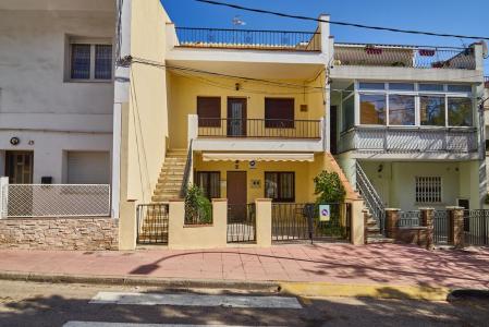 CASA CON DOS VIVIENDAS EN EL CORAZON DE CALAFELL PUEBLO, 284 mt2, 6 habitaciones