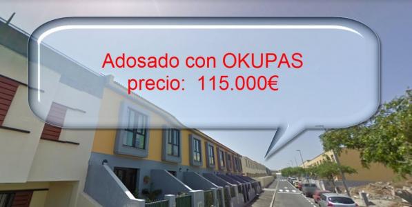 Adosado 3 habitaciones con garaje cerrado con OKUPAS, 155 mt2, 3 habitaciones