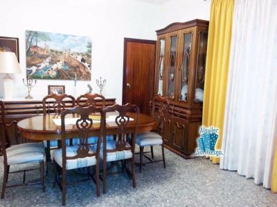 Se vende casa en Malpartida, 220 mt2, 4 habitaciones
