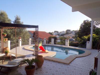 Chalet con piscina en venta zona Rectoret en Cunit, 280 mt2, 5 habitaciones