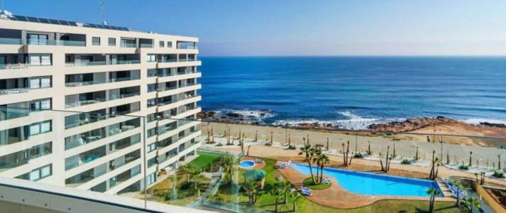 Apartamentos en primera línea de mar en venta en la playa de Punta Prima, Torrevieja (Alicante), 97 mt2, 2 habitaciones