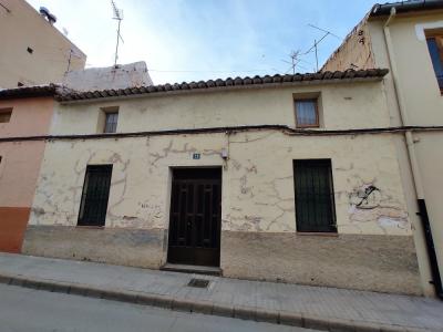 CASA PARA REFORMAR EN EL BARRIO DE  SAN ISIDRO CON PATIO MUY AMPLIO