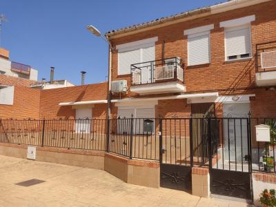 GRAN OPORTUNIDAD - VIVIENDA CON DOS PATIOS - SE ENCUENTRA REFORMADA, 114 mt2, 5 habitaciones