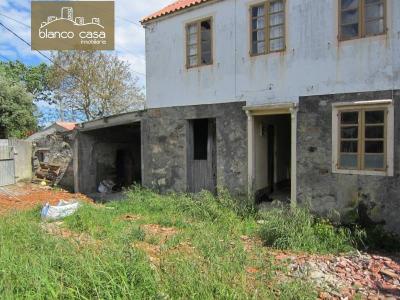 Casa para restaurar con 2.961m2 de terreno urbanizable en Lema, 132 mt2, 3 habitaciones