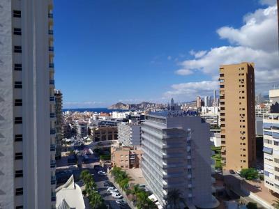 Apartamento con amplia terraza y vistas panorámicas a un paso del Centro y playas de Benidorm., 95 mt2, 2 habitaciones