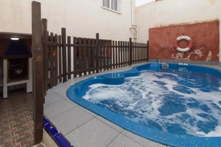 Casa adosada de 5 dormitorios en zona Capuchinos con piscina y garaje, 252 mt2, 5 habitaciones