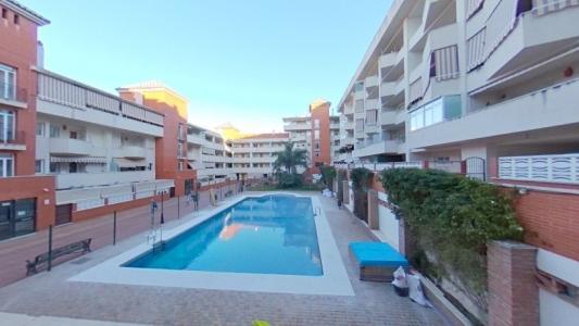 Apartamento de tres dormitorios en urbanización cercano al Puerto deportivo de Estepona., 153 mt2, 3 habitaciones