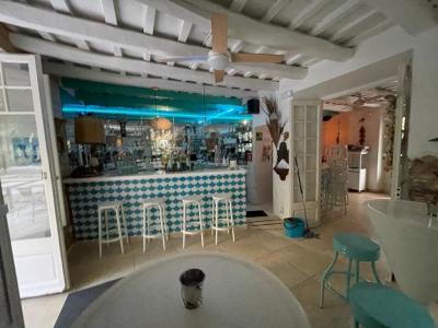 Preciosa Casa céntrica con licencia de Bar, de Sitges  a dos calle de la playa de la Fragata., 228 mt2, 4 habitaciones