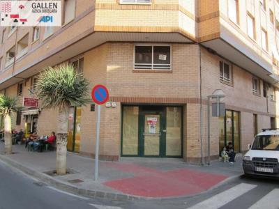 Local comercial todo chaflán en la Avenida Serrano Lloberas Grao de Castelló, 98 mt2