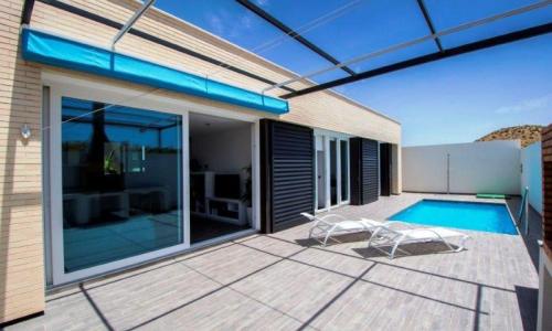 Villa independiente con piscina, parking, trastero en Rojales, 101 mt2, 3 habitaciones