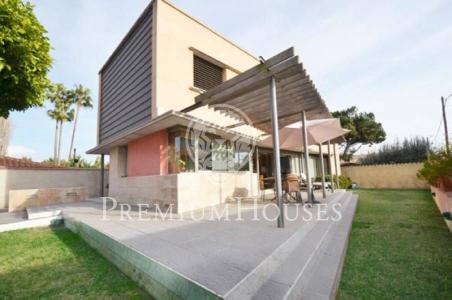 Casa en venta en Vilassar de Mar. Zona centro, 272 mt2, 3 habitaciones