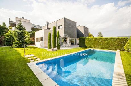 Casa en venta moderna en el Golf de Vallromanes - Barcelona, 540 mt2, 5 habitaciones