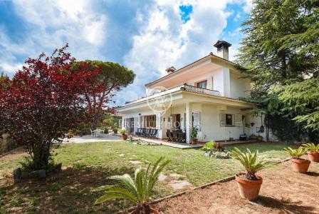 Casa en venta en Sant Cebrià con vistas al mar, 485 mt2, 6 habitaciones