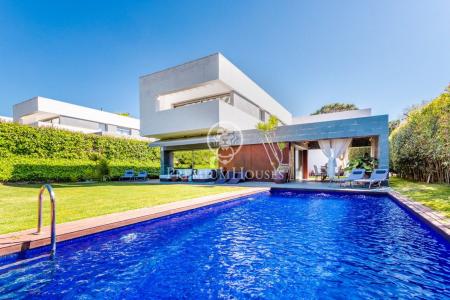 Casa minimalista con piscina en venta en Sant Vicenç de Montalt, 470 mt2, 5 habitaciones
