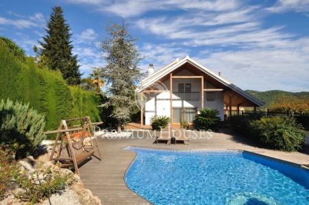 Entorno de naturaleza y piscina en Argentona - Costa BCN, 431 mt2, 6 habitaciones