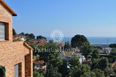 Casa moderna en Santa Susanna con apartamento y vistas panorámicas al mar., 382 mt2, 7 habitaciones