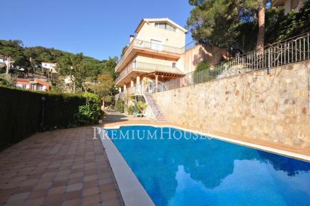 Casa en venta con vistas y piscina en Mataró, 440 mt2, 5 habitaciones