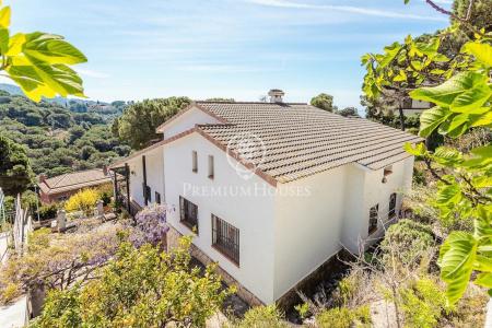 Casa a cuatro vientos rodeada de naturaleza en venta en Alella, 269 mt2, 5 habitaciones