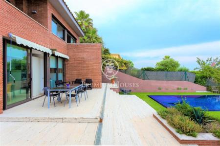 Casa en venta con inmejorables vistas mar y piscina en Calella, 368 mt2, 5 habitaciones