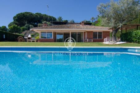Casa en venta con sabor mediterráneo y piscina en Sant Andreu de Llavaneres, 280 mt2, 6 habitaciones