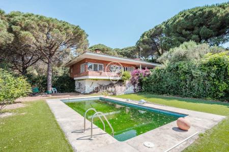 Casa en venta de una sola planta con piscina en Sant Andreu de Llavaneres – Rocaferrera, 309 mt2, 4 habitaciones