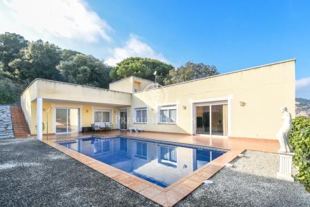 Gran casa en venta en Argentona con piscina y jardín - Costa Barcelona, 633 mt2, 5 habitaciones