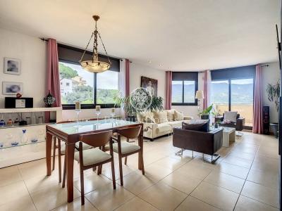 Casa a cuatro vientos en venta con dos viviendas independientes en Sant Cebrià de Vallalta, 471 mt2, 8 habitaciones