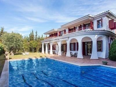 Casa en venta con jardín y piscina en Alella zona de Can Teixidó, 639 mt2, 6 habitaciones