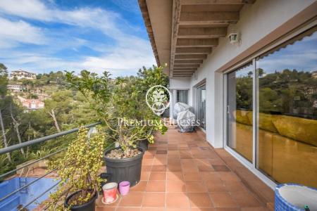 Casa unifamiliar en venta con vistas y piscina infinity en Santa Susanna, 226 mt2, 6 habitaciones