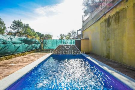 Casa en venta con dos viviendas en Fogars de la Selva, 222 mt2, 6 habitaciones