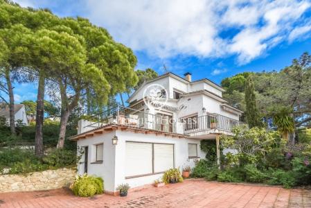 Casa unifamiliar en venta con gran terreno en Sant Pol de Mar, 182 mt2, 4 habitaciones