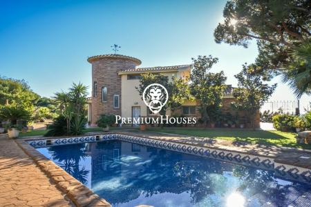 Casa en venta con espectaculares vistas al mar y piscina en Sant Pol de Mar, 568 mt2, 5 habitaciones