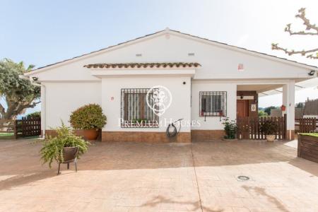 Casa en venta con fantásticas vistas al mar en Vistamar - Sant Cebrià de Vallalta, 244 mt2, 3 habitaciones