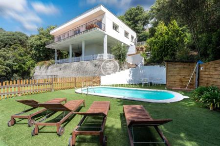 Casa en venta con piscina en Sant Cebrià de Vallalta, 295 mt2, 4 habitaciones