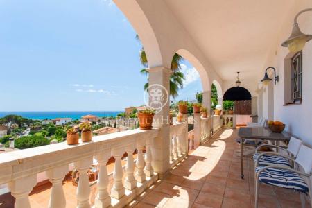 Casa soleada con increíbles vistas en venta en Santa Susanna, 271 mt2, 3 habitaciones