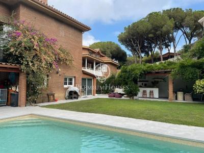 Casa en venta en Sant Andreu de Llavaneres lista para entrar a vivir, 405 mt2, 4 habitaciones