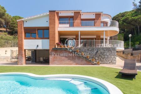 Preciosa casa en venta con piscina y vistas en Sant Pol de Mar, 444 mt2, 4 habitaciones