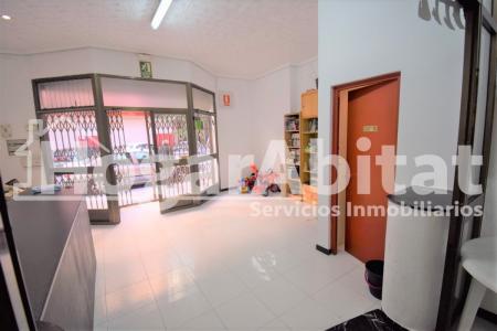 LOCAL COMERCIAL REFORMADO CON GARAJE, 203 mt2