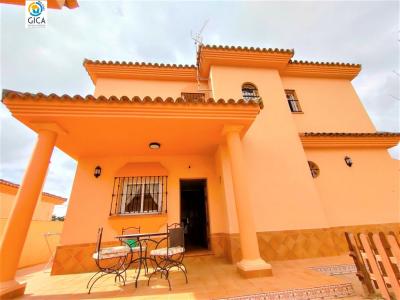 CHALET URBANO EN CHICLANA ZONA 