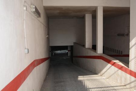 Venta de plaza de garaje en Orihuela, zona de los Huertos, con una superficie de unos 16 m2., 16 mt2