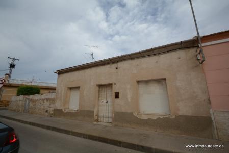 Casa en Benejúzar zona Miguel Hernández, 128 m2. construidos con parcela de 275 m2. de superficie., 128 mt2, 3 habitaciones