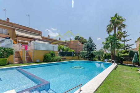 Ref. 04023 - Chalet adosado con piscina comunitaria y jardín, 148 mt2, 4 habitaciones