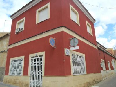 Se vende CASA/TIENDA en Totana en la zona de San Roque, 160 mt2, 3 habitaciones