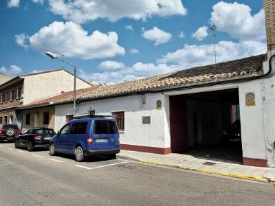 Casa para reformar con terreno, céntrica en Utebo (Zaragoza). Referencia VL/10182021., 287 mt2, 3 habitaciones