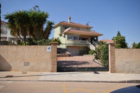 Chalet en venta con piscina y vistas al mar en Los Urrutias - Cartagena-, 224 mt2, 3 habitaciones