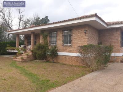 CASA UNIFAMILIAR DE UNA SOLA PLANTA EN ESPARTINAS, 240 mt2, 4 habitaciones